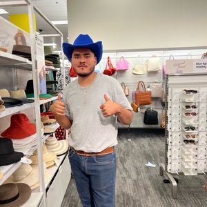 Meet your Posher, Eric